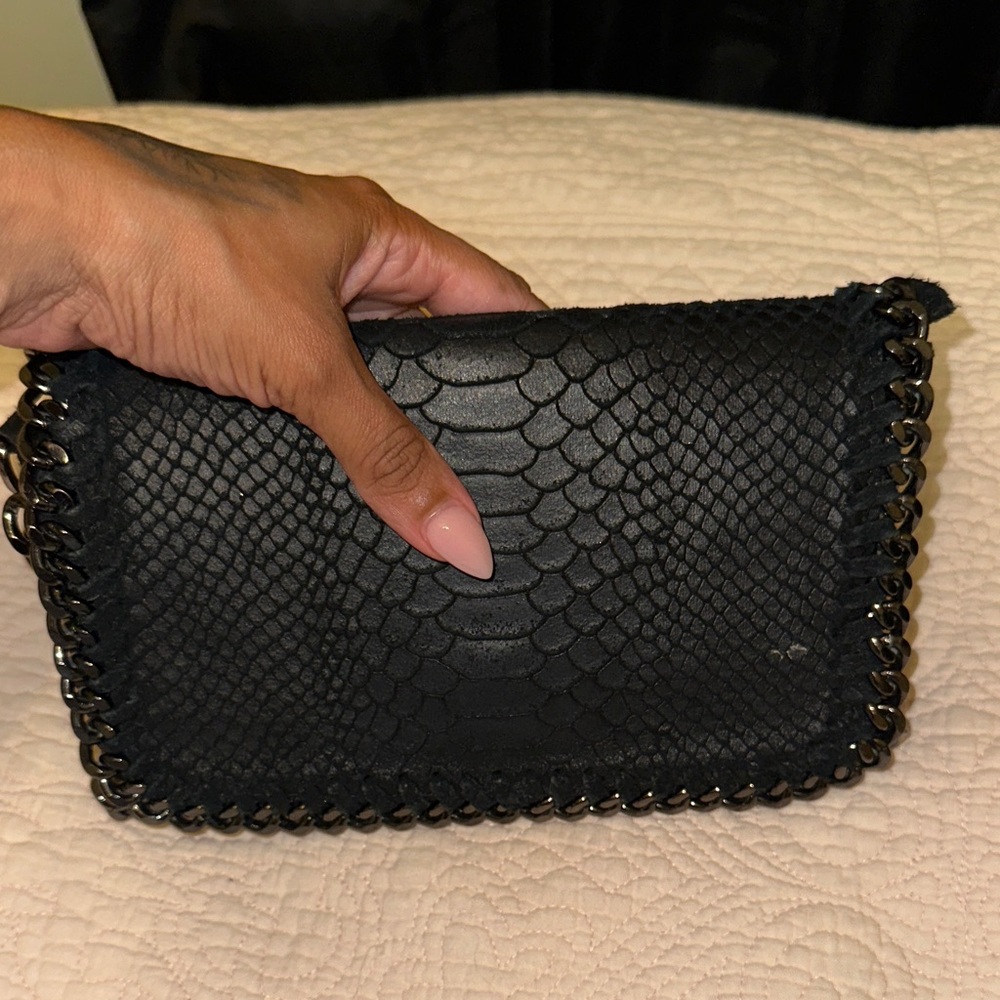 Elegant Black Textured Crossbody Bag